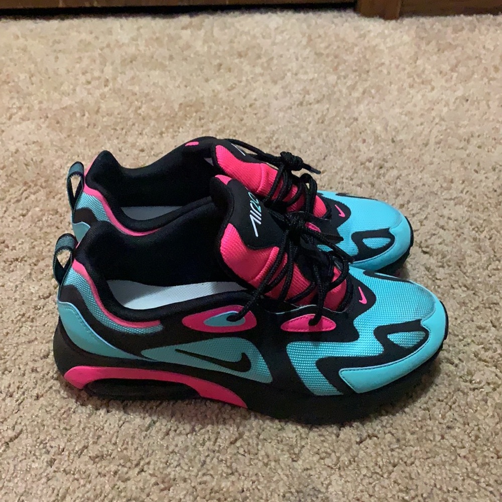 Nike’s - Picture 2 of 4